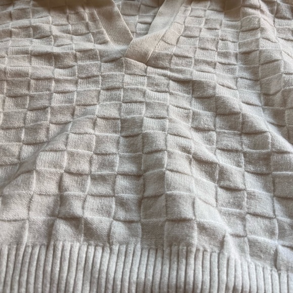 White Cropped Checkered Sweater - Picture 4 of 4